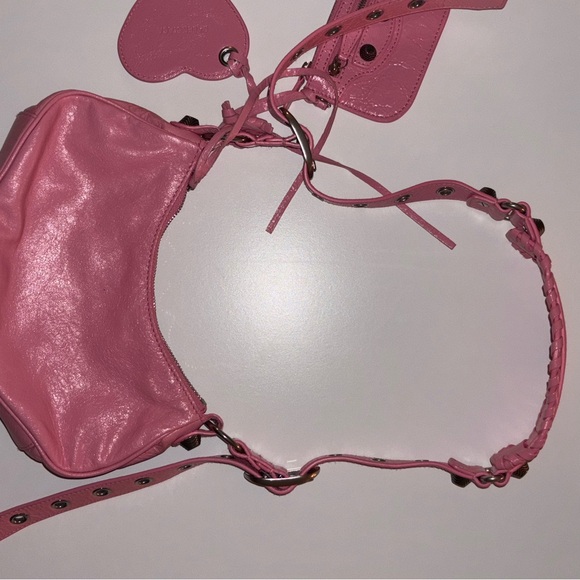 Balenciaga Pink Shoulder Bag with Heart Accent - Picture 4 of 8